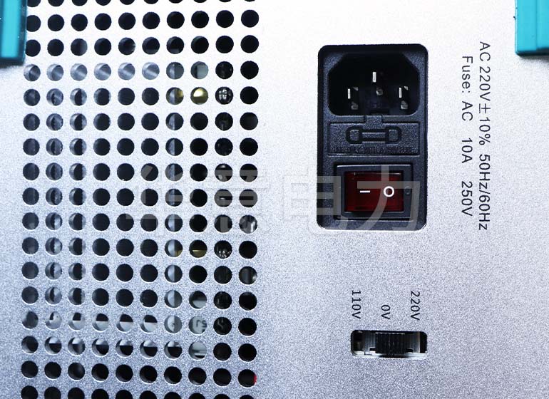 HY702 微機(jī)繼電保護(hù)測(cè)試儀（單片機(jī)版）電源插口